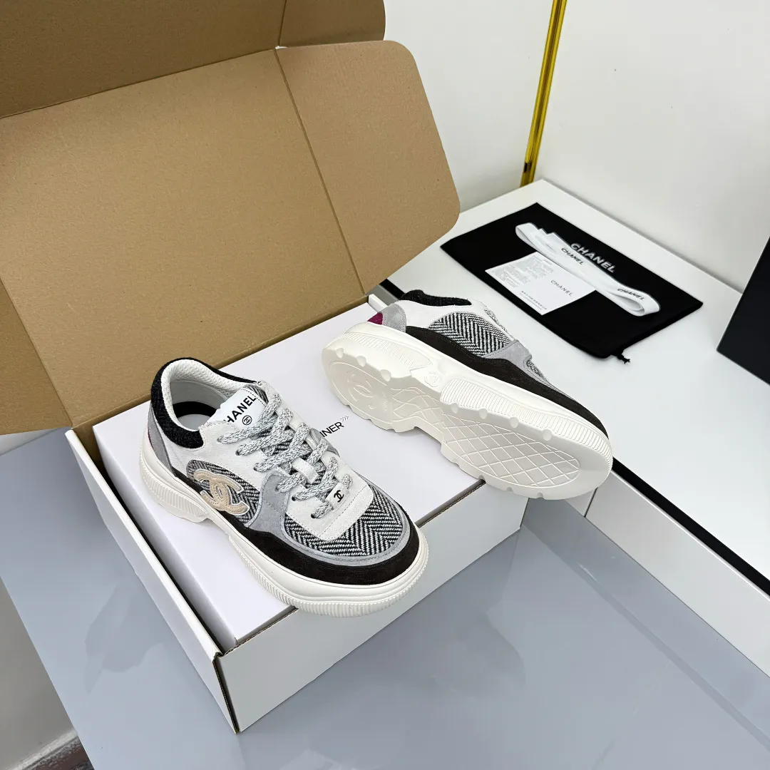 👟👟Ex-factory price 620👟👟 Chanel bread shoes ~ original calfskin panda shoes Chanel 25C latest hot style panda black and white sports shoes casual sneakers Xiaoxiang hot item classic black and white panda color coco girls must pay Fabric: original custom mixed sheepskin lining: original imported breathable mesh lining outsole: Original molded rubber + TPU combination Size: Women's 35-41
